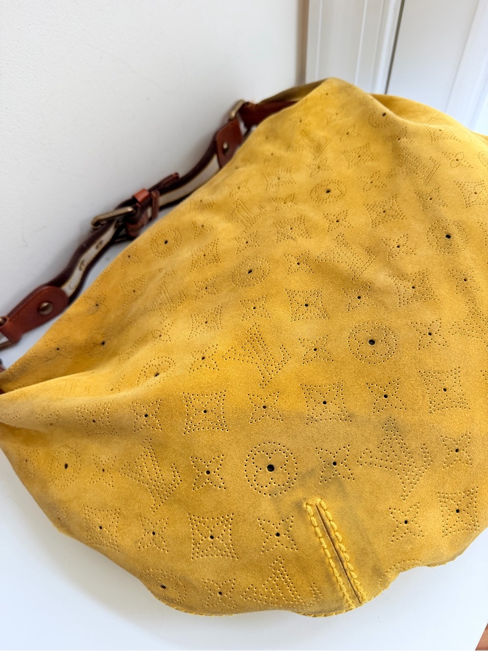 Authentic Louis Vuitton Mahina Onata Hobo Shoulder Bag - Picture 11 of 16